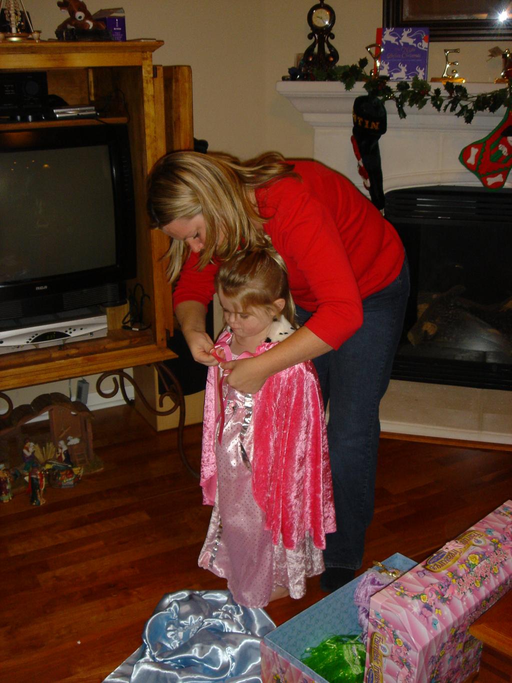 2004/12(Dec)/09(Christmas-Day)/1024x768_2004-12-25 20-37-03.JPG